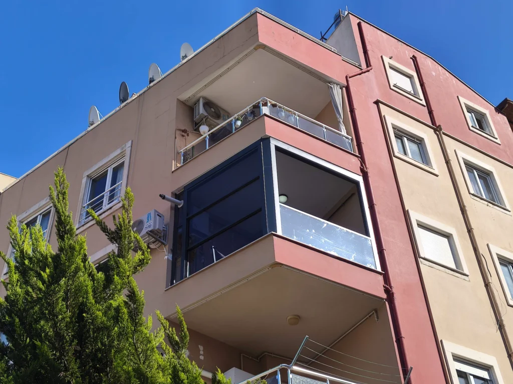 Giyotin Cam Balkon