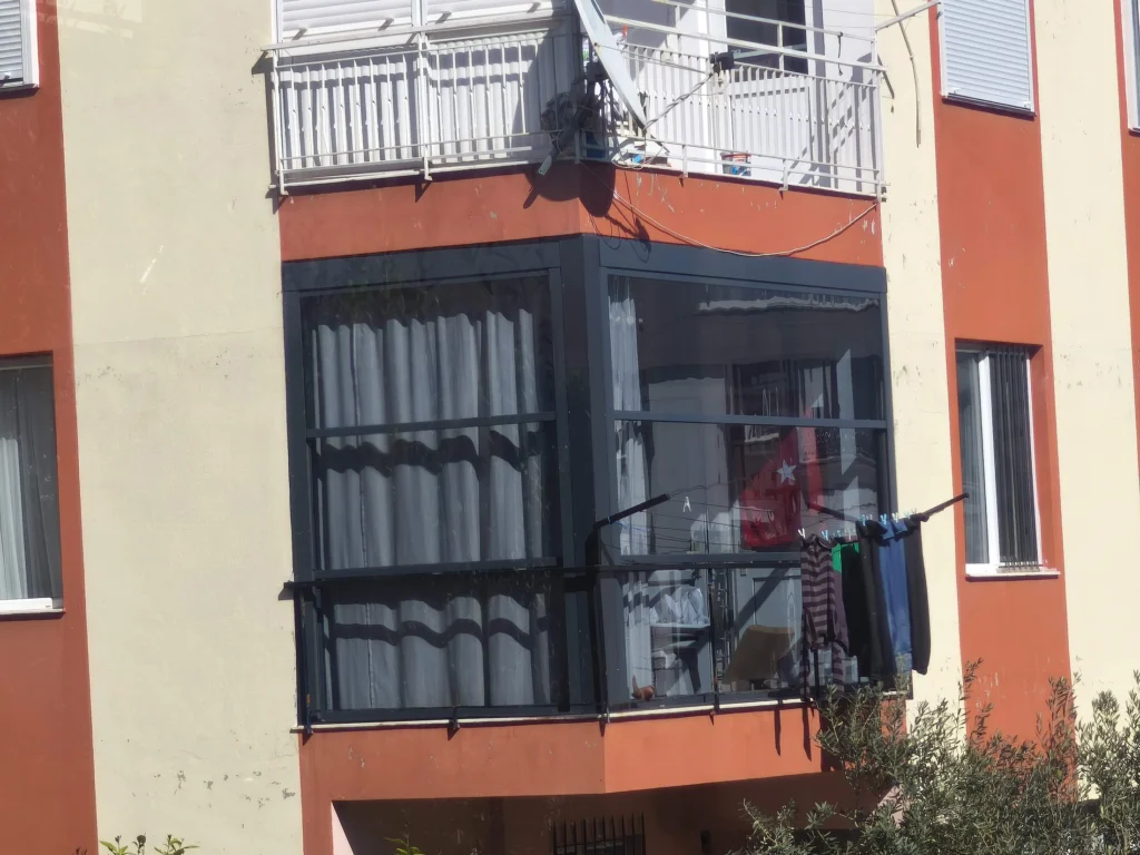 Giyotin Cam Balkon